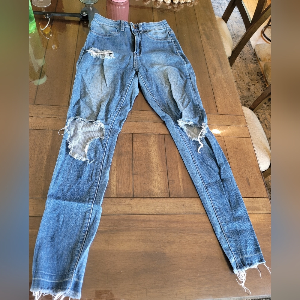 Ripped high waisted jeans